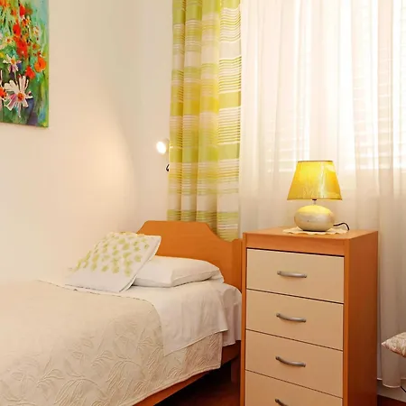 Sunshine Doda - Three Bedroom With Balcony And Sea View Lägenhet
