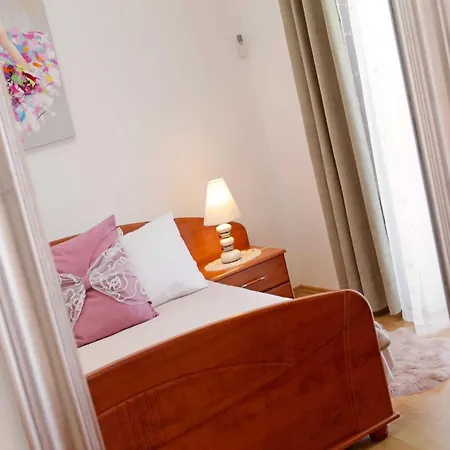 Sunshine Doda - Three Bedroom With Balcony And Sea View * Vela Luka