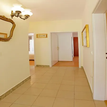 Sunshine Doda - Three Bedroom With Balcony And Sea View *