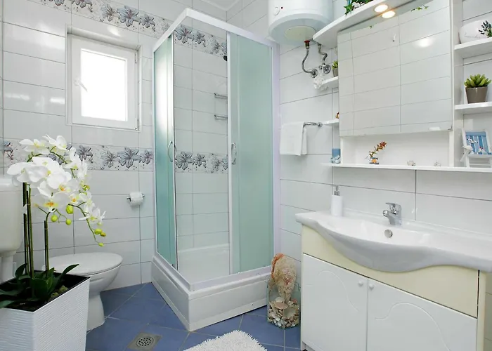 Sunshine Doda - Three Bedroom With Balcony And Sea View