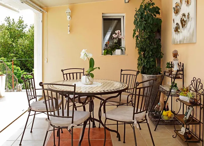 Sunshine Doda - Three Bedroom With Balcony And Sea View * Vela Luka