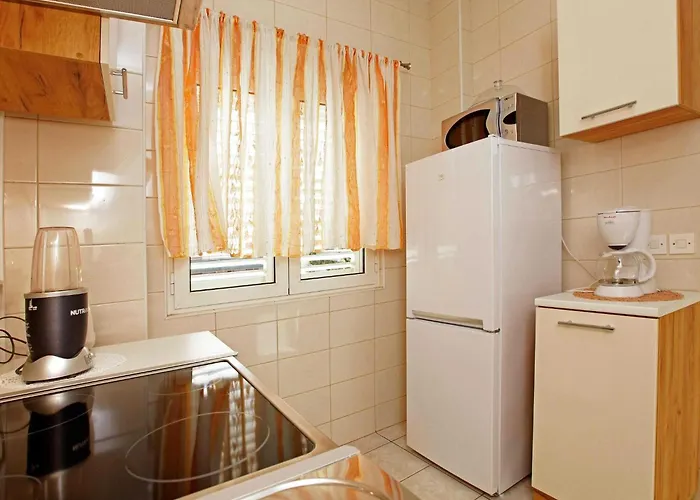 Sunshine Doda - Three Bedroom With Balcony And Sea View *