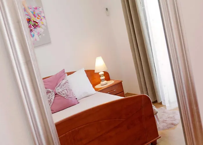 Sunshine Doda - Three Bedroom With Balcony And Sea View * Vela Luka