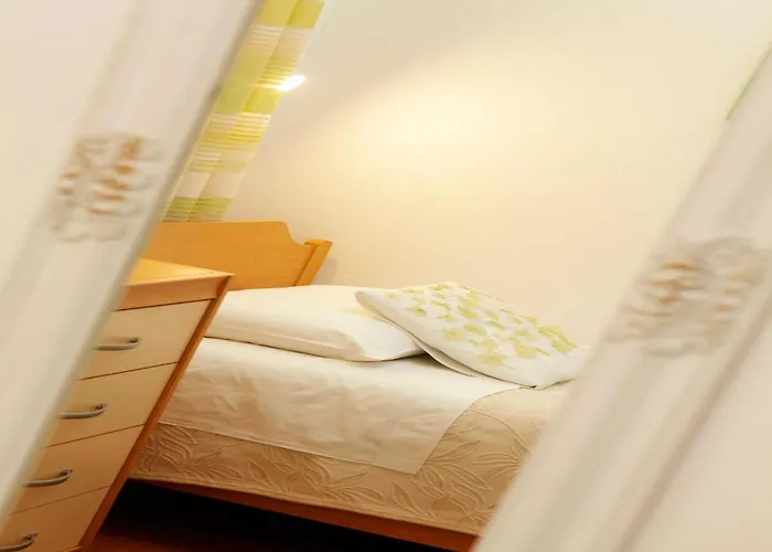 Sunshine Doda - Three Bedroom With Balcony And Sea View Lägenhet