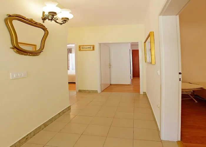 Sunshine Doda - Three Bedroom With Balcony And Sea View *
