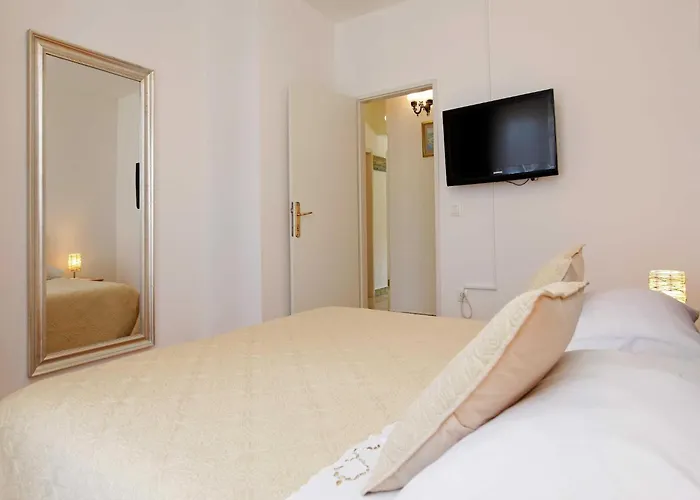 Sunshine Doda - Three Bedroom With Balcony And Sea View Vela Luka