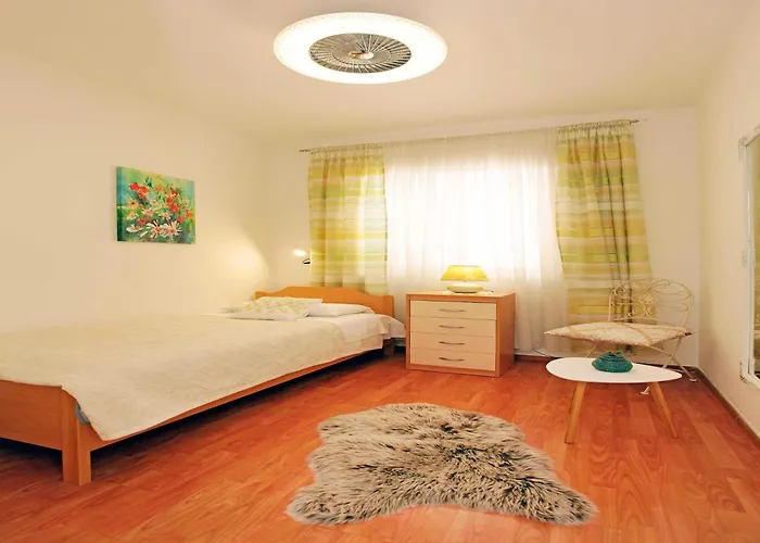 Sunshine Doda - Three Bedroom With Balcony And Sea View Lägenhet *